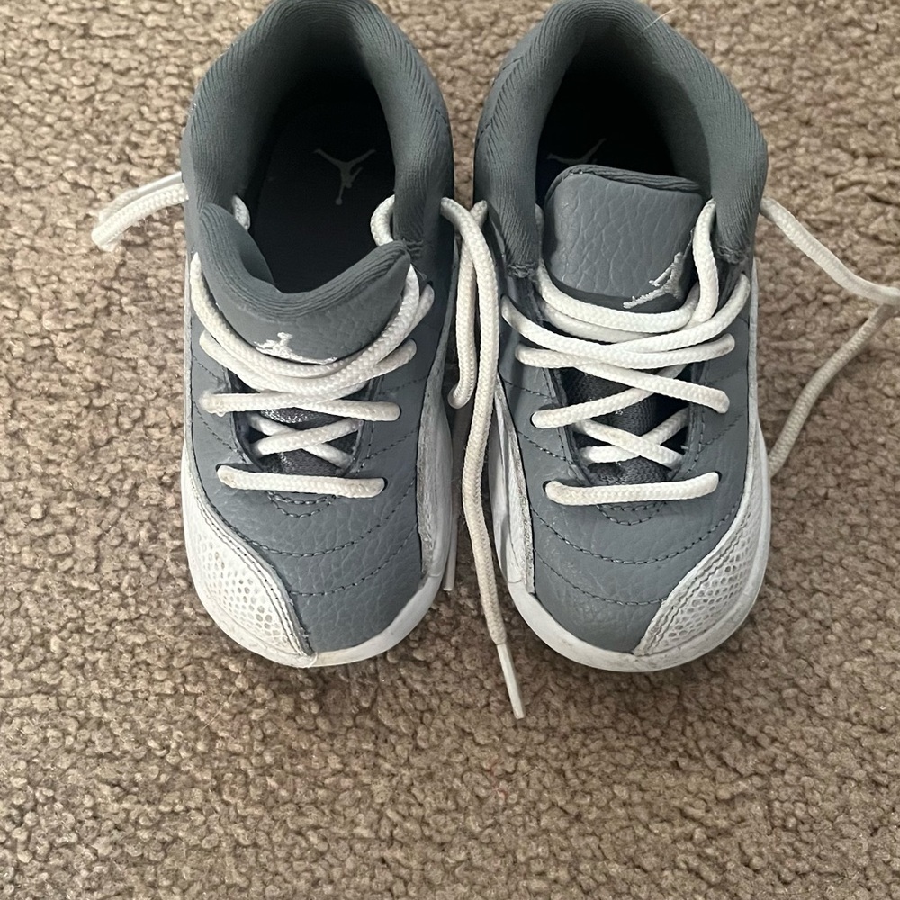 Jordan Kids Sneakers in Gray and White - Picture 2 of 3